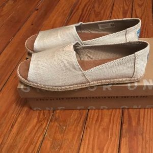 Toms Size 7.5